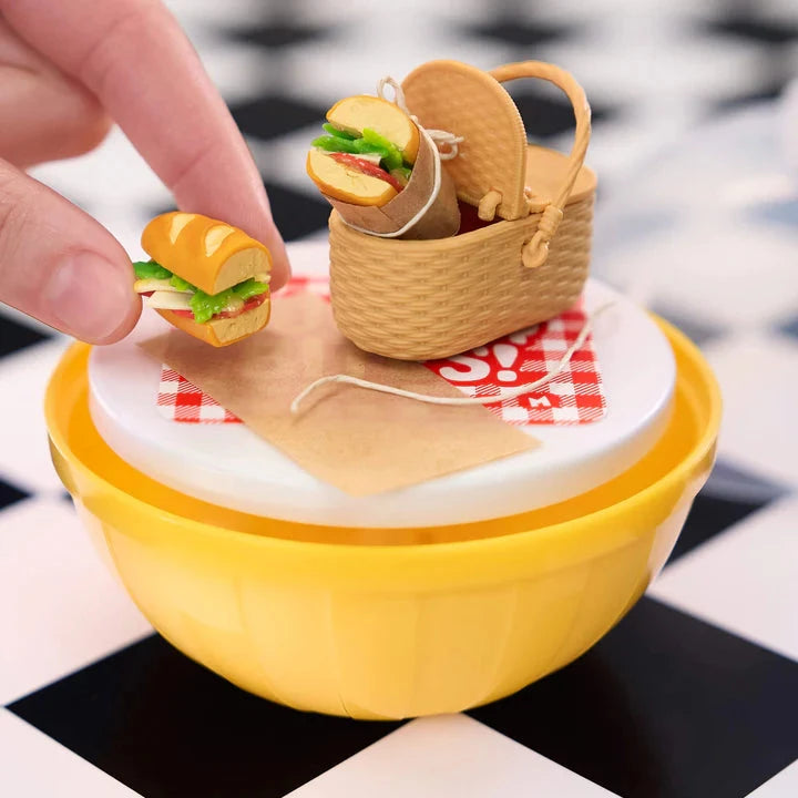 MGA's Miniverse Make It Mini Diner Series 4 Mini Collectibles Simple MGA Miniverse