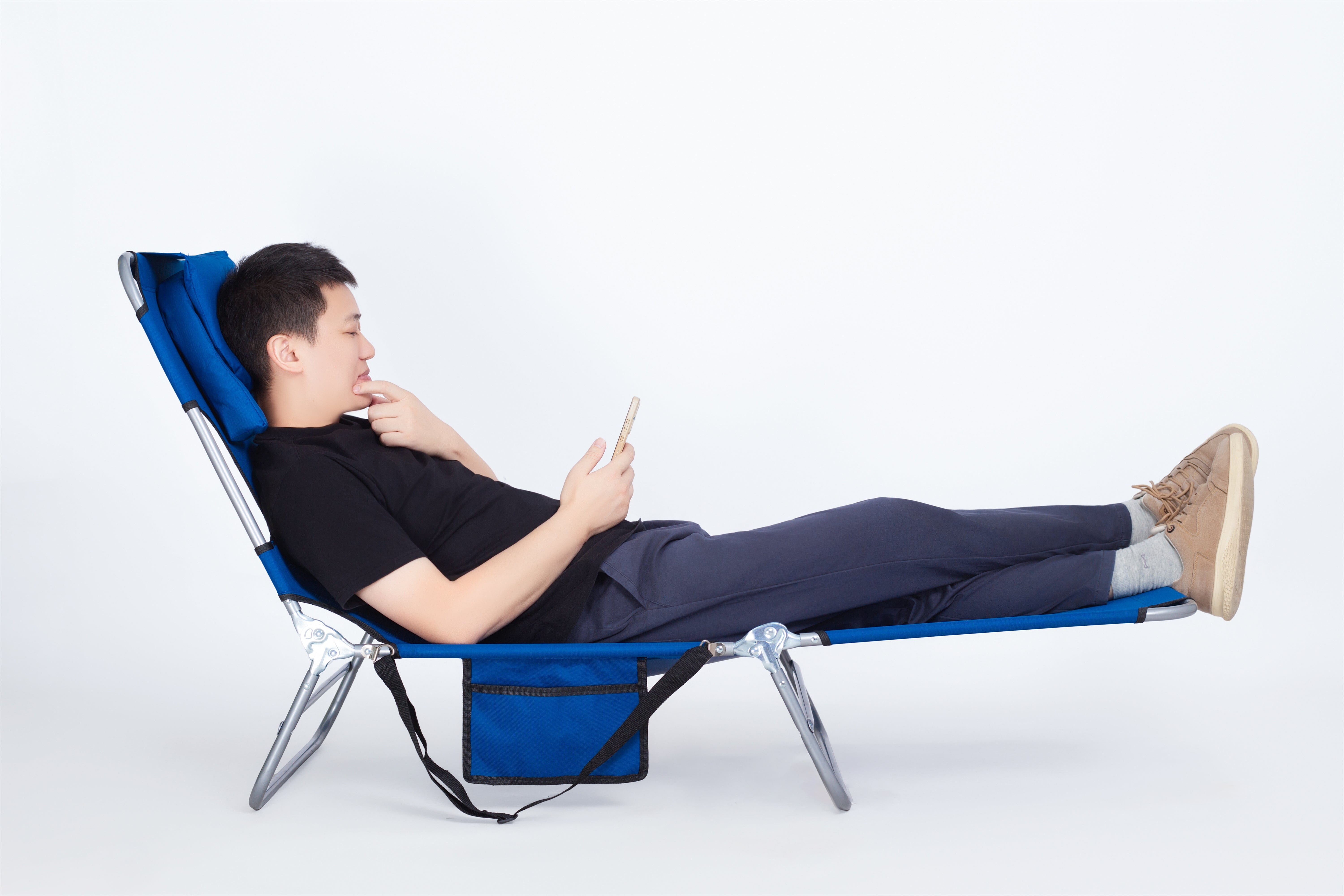 SunStream Lounger: The Lounge Chair Simple Showcase 